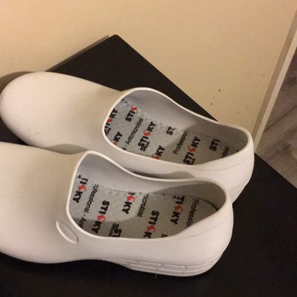 Shoes - Picture 2 of 4